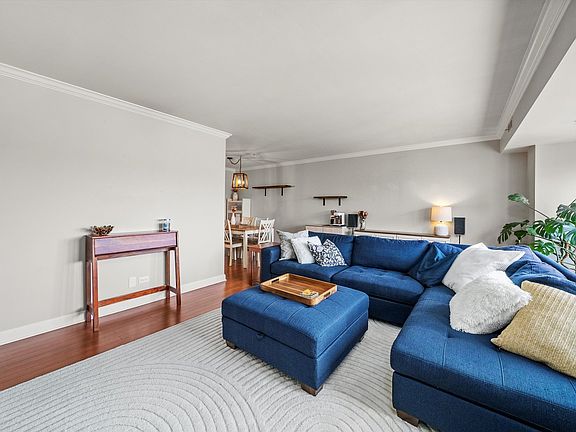 4th image of 75 6th Ave APT 302