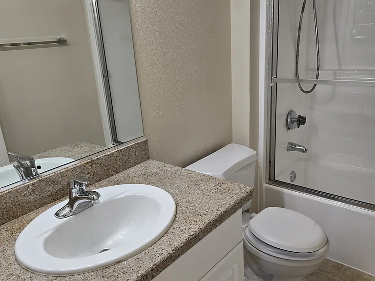 5520 Owensmouth Ave #313 — Photo 12