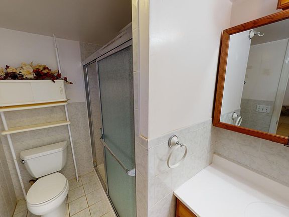 3rd image of 222 Beverly St