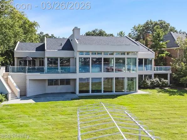 8559 Pine Cove Dr, Commerce Township, MI 48382