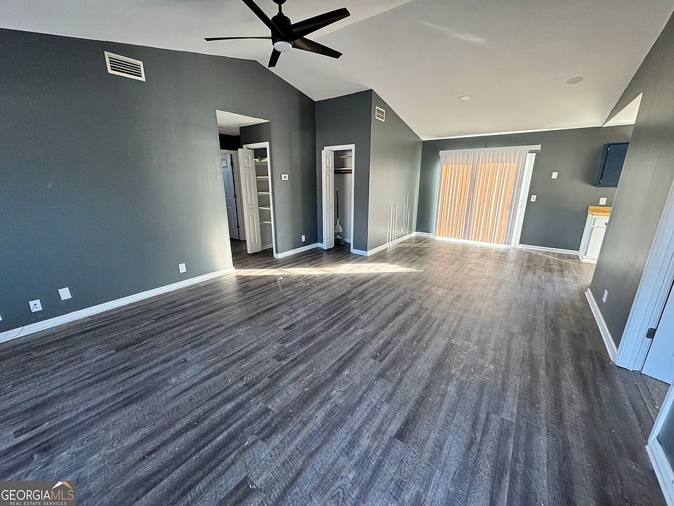 2nd image of 125 Dogwood Cir