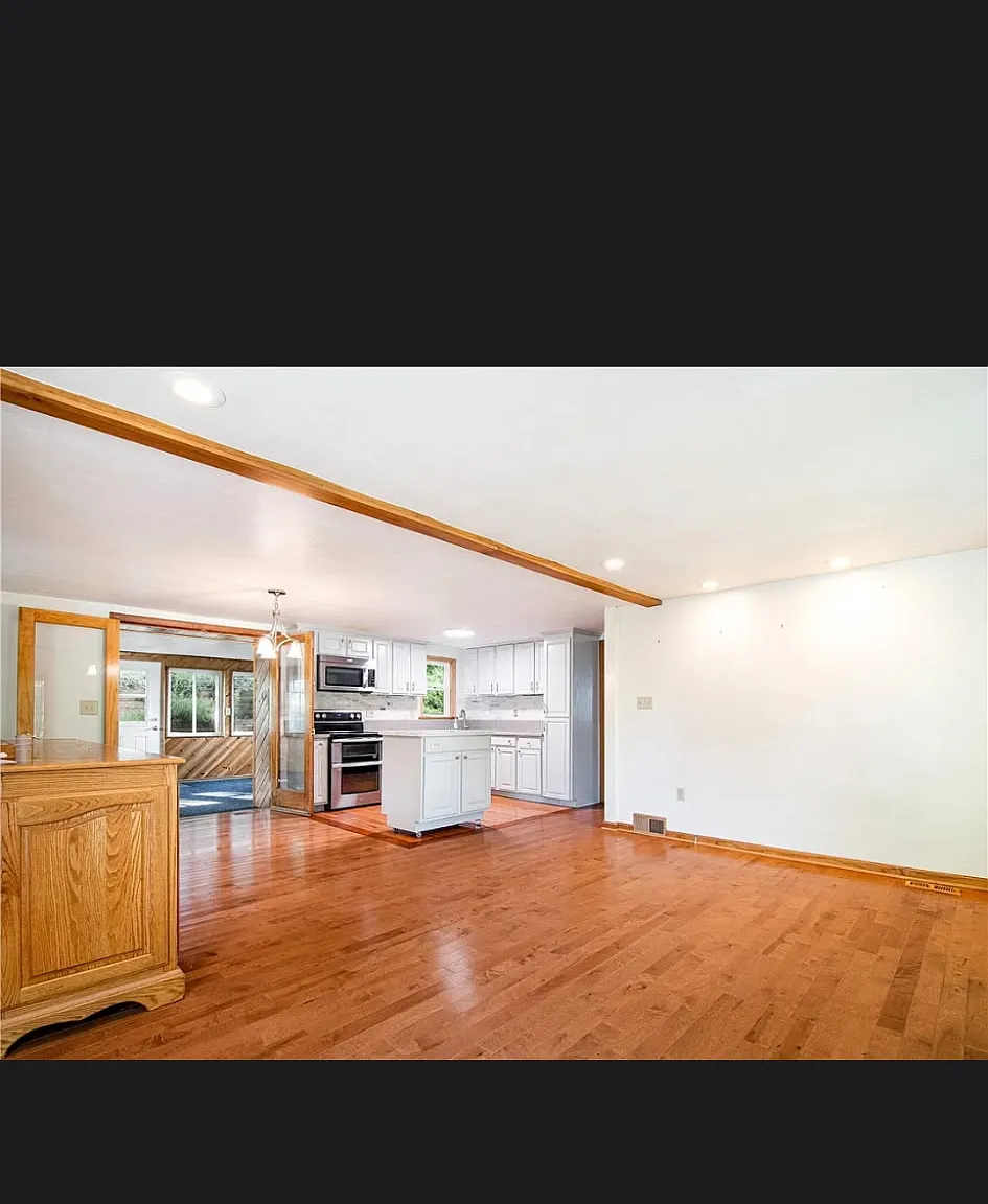 3 bed, 2016 sqft, $1,975 — Photo 3