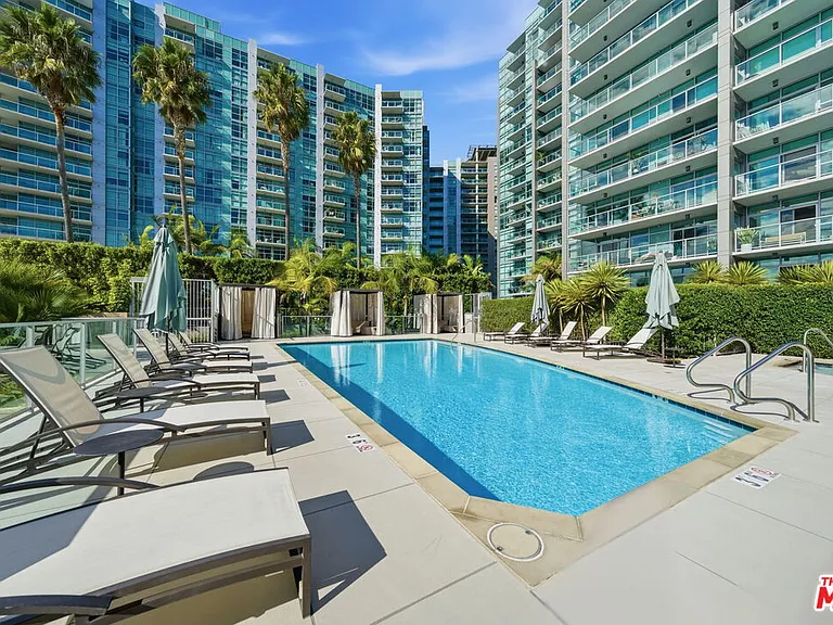 13650 Marina Pointe Dr #1603 — Photo 58