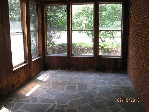 3rd image of 1004 N Union St
