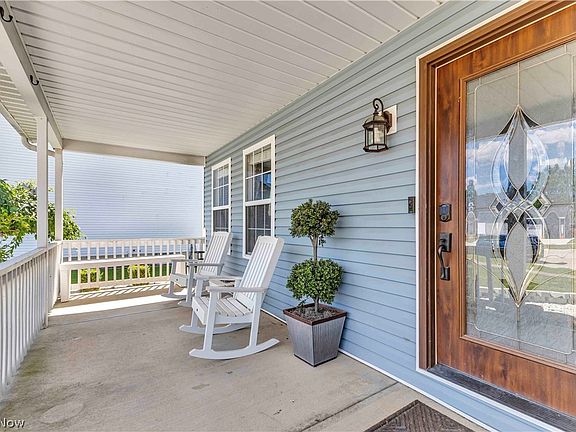 3rd image of 40087 Hope Ct