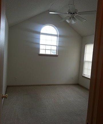 3rd image of 901 SW Eagle Ct
