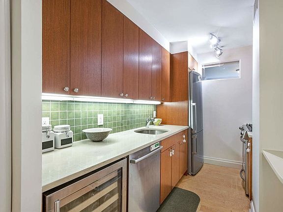 4th image of 205 3rd Ave APT 4-S