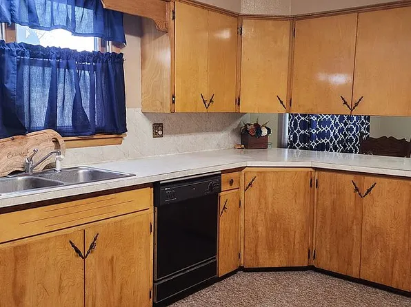 311 W Section St, Dieterich, IL 62424
