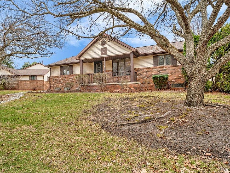 1st image of 955 Woodlane Dr Unit 9