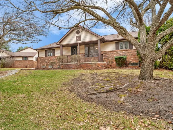 955 Woodlane Dr Unit 9, Rochester Hills, MI 48307