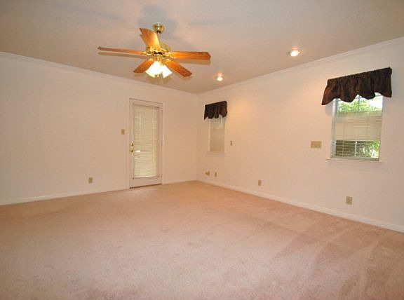 4th image of 32 Danz Ln