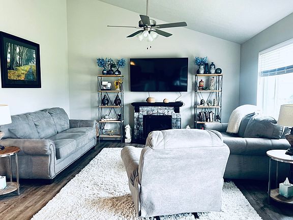 2nd image of 2944 Prairieside Pl