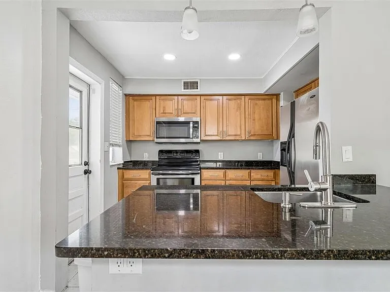 601 Swann Dr #603 — Photo 10