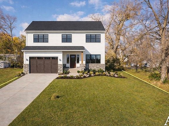 3rd image of Main St E