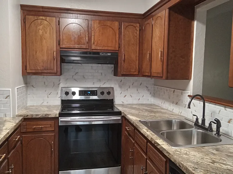 508 Palais Ave — Photo 16