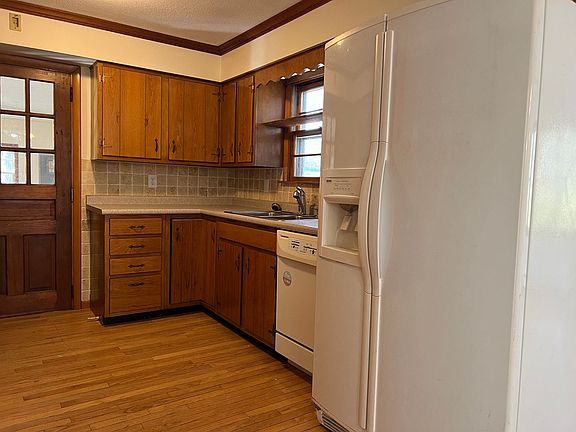 2nd image of 21 Devin St