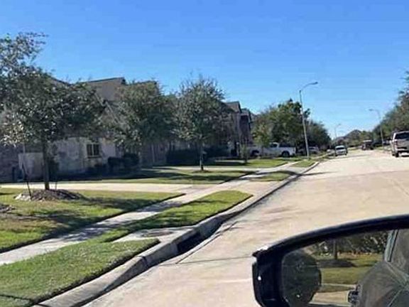 Exterior Neighborhood (street photo)