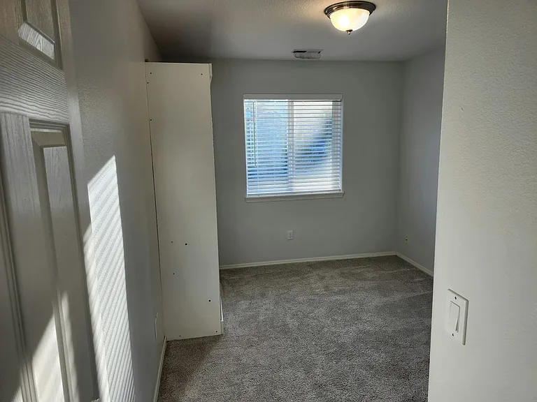 203 NE 55th Ave — Photo 21