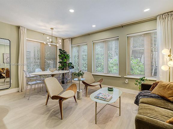 2nd image of 1018 Meridian Ave APT 2