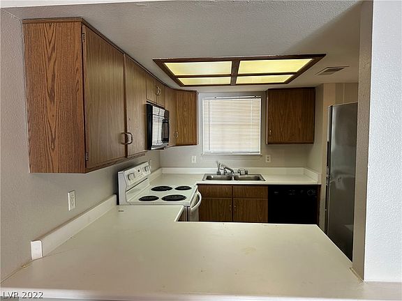 5th image of 3823 S Maryland Pkwy Unit L11