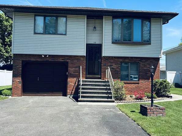 10 Bramucci St, Ludlow, MA 01056