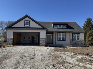 1044 Waterstone Ct, Pewaukee, WI 53072