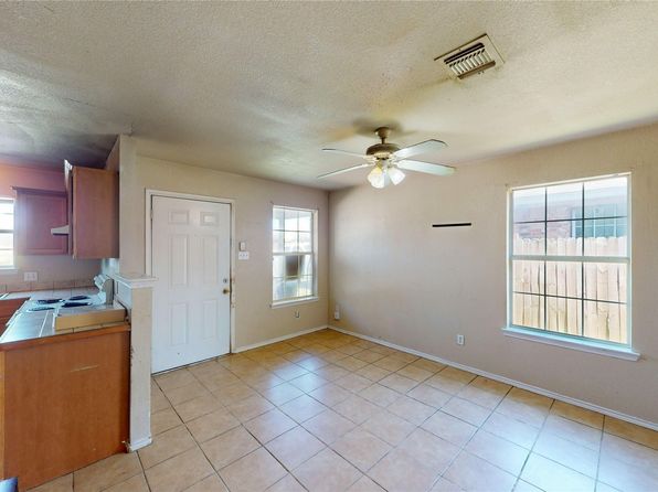 fort-worth-texas-448809362 picture