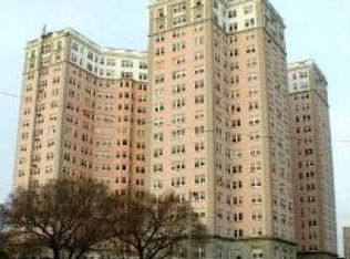 5555 N Sheridan Rd, Chicago, IL 60640