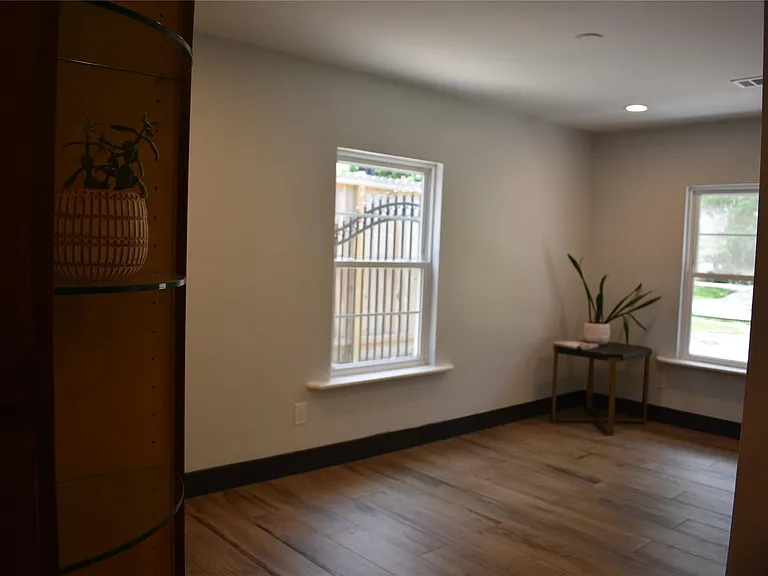 4521 Maple St — Photo 13