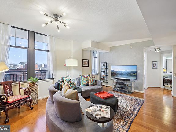 3rd image of 1021 Garfield St #834