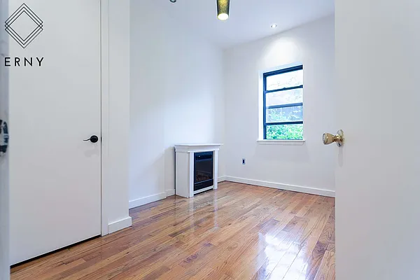 Rented by ERNY LLC | media 9