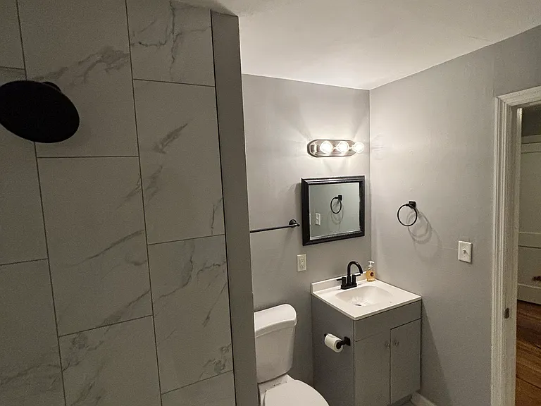 230 Hampton Ave — Photo 13