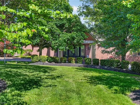 6145 Pebble Beach Ct, Canfield, OH 44406