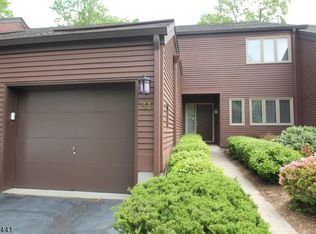 31 Indian Field Ct, Mahwah, NJ 07430
