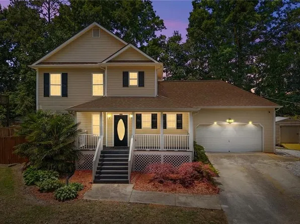 105 Hawk Ln, Carrollton, GA 30116
