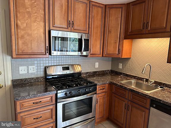 4th image of 5301 Landgrave Ln