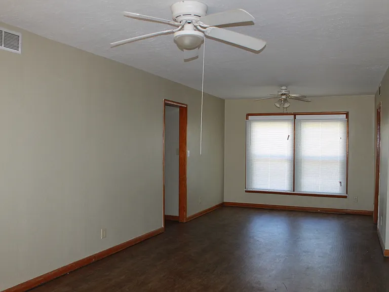 641 E Frolich Dr — Photo 3