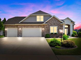 1222 Whetstone Dr, Morton, IL 61550