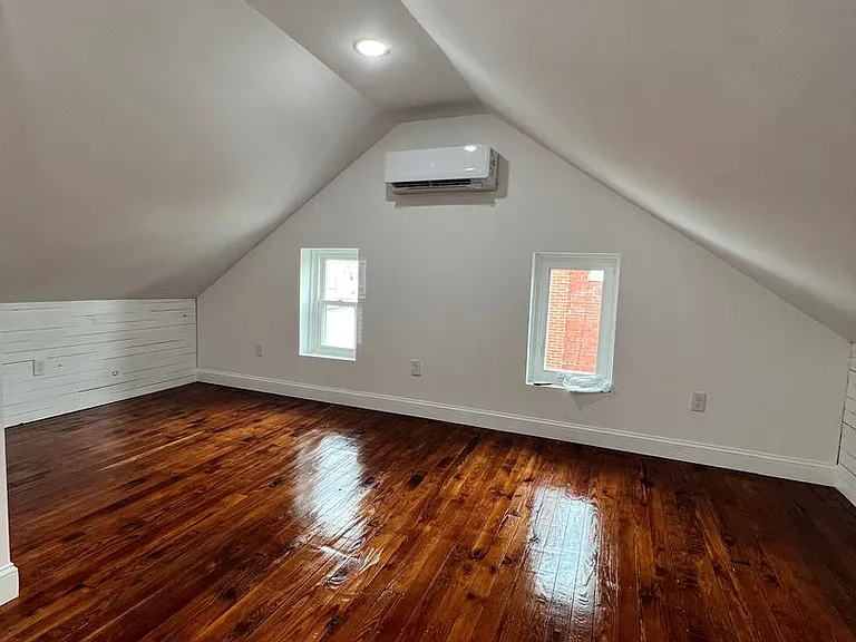 25 N Poplar St — Photo 24