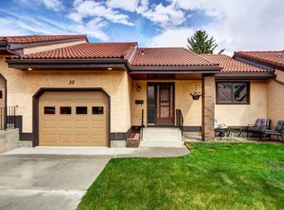 118 W Strathcona Rd SW #30, Calgary, AB T3H1P3