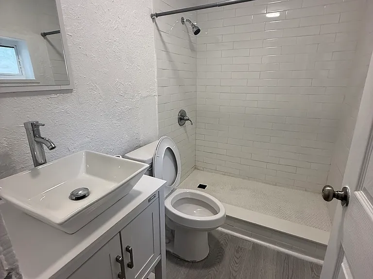 205 S Grove St #4 — Photo 5