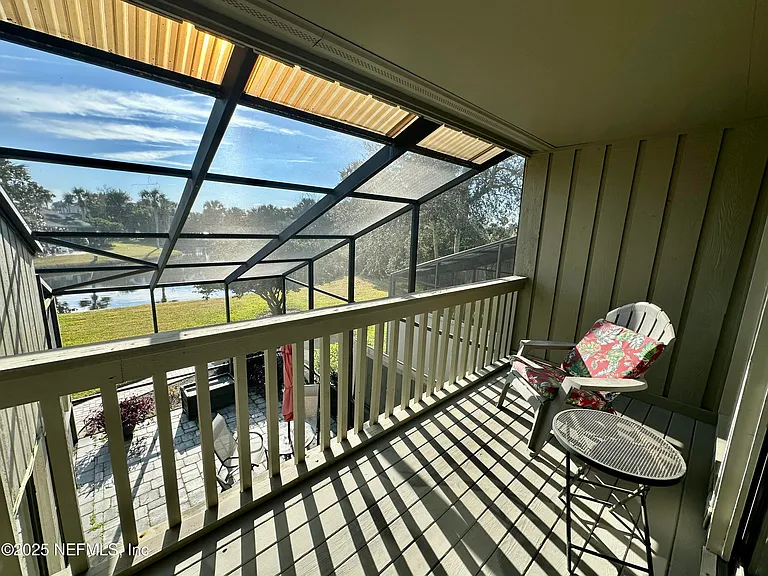 9942 Sawgrass Dr E — Photo 34