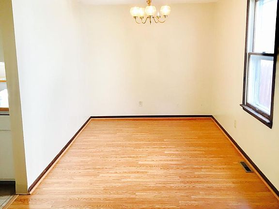 5th image of 139 Fairgreen Dr