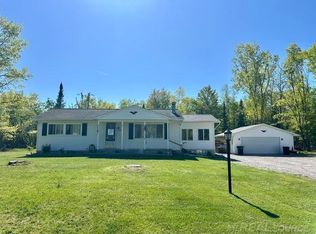 17900 Iroquois Dr, Atlanta, MI 49709