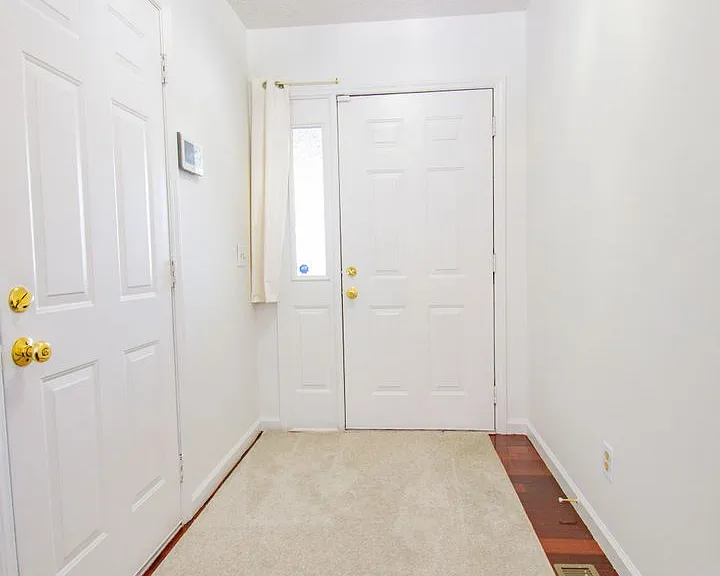 20 N Hillside Dr — Photo 2