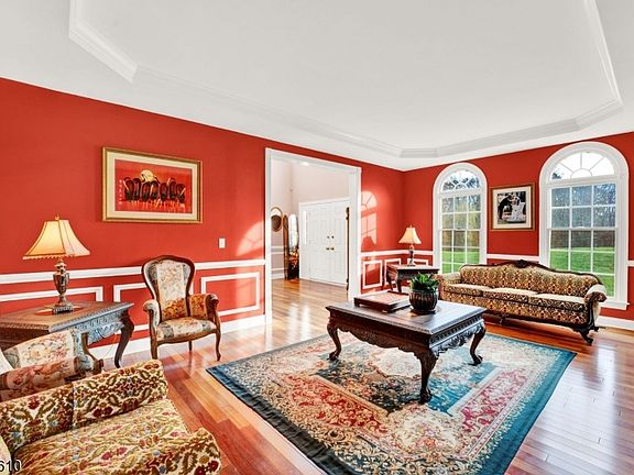 4th image of 48 Flagstone Hill Rd