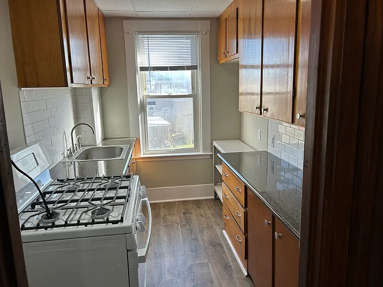 54 Maitland St #2 — Photo 6
