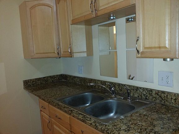 5th image of 282 Taft St