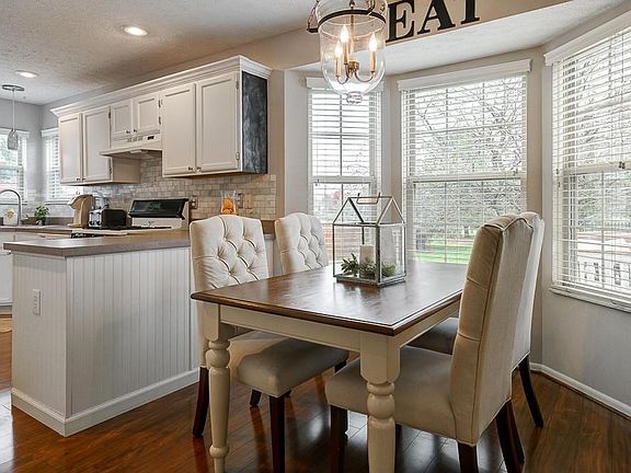 3rd image of 4951 Hilliard Green Dr