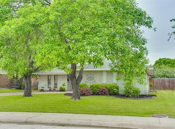 2nd image of 2111 Southmoor Dr